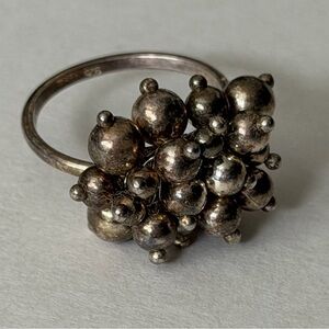 Elegant Silver Cluster Ring